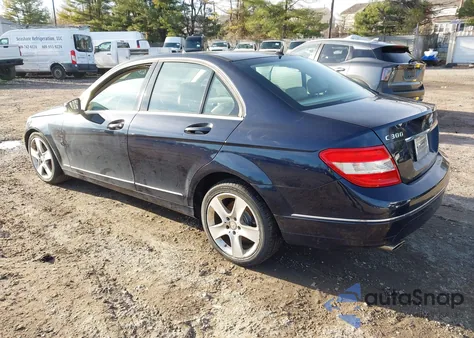 2011 Mercedes-Benz C 300 Luxury 4Matic из США, поврежденный, VIN WDDGF8BBXBR147876